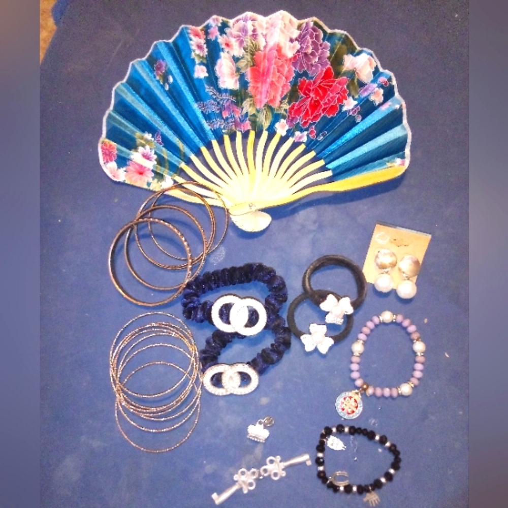 Floral Fan and Jewelry Set